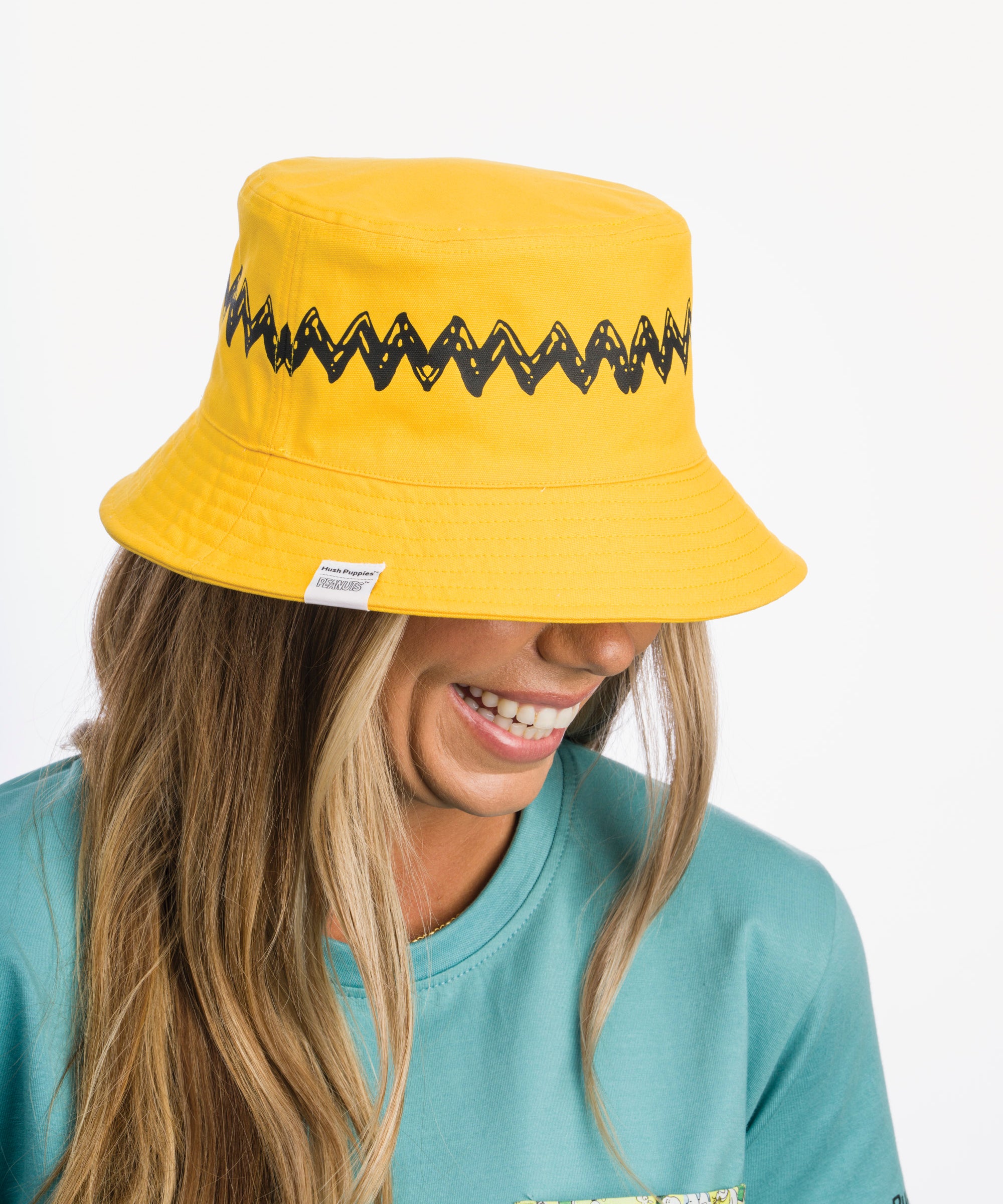 Gorro Algodon Unisex Bckt Charlie Brown Amarillo | Hush Puppies