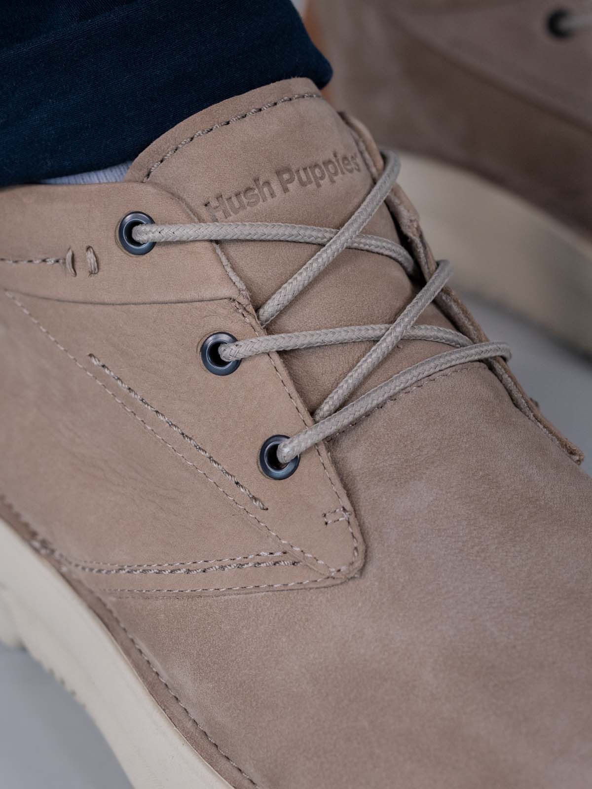 Botin Cuero Baylor Chukka Gris Hush Puppies