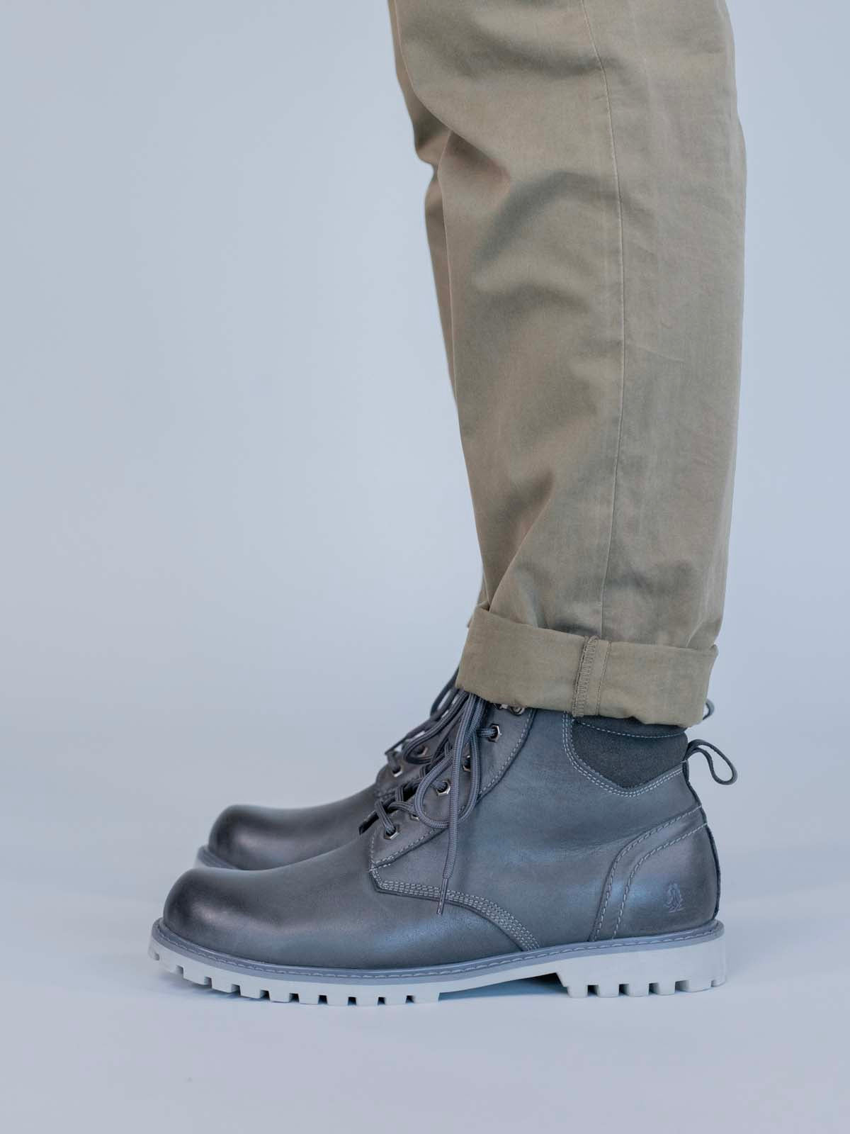 Botin Cuero Hombre Maxwell Gris Hush Puppies