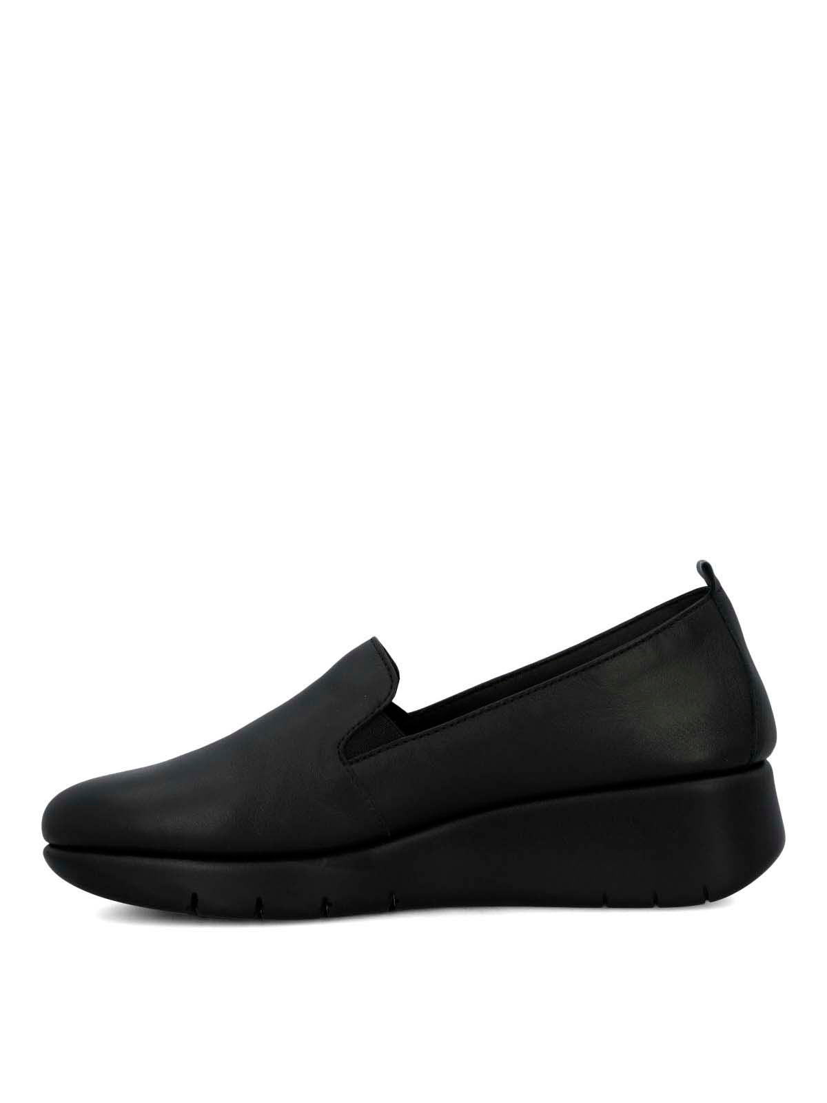 Slip On Cuero Mujer Judita Negro