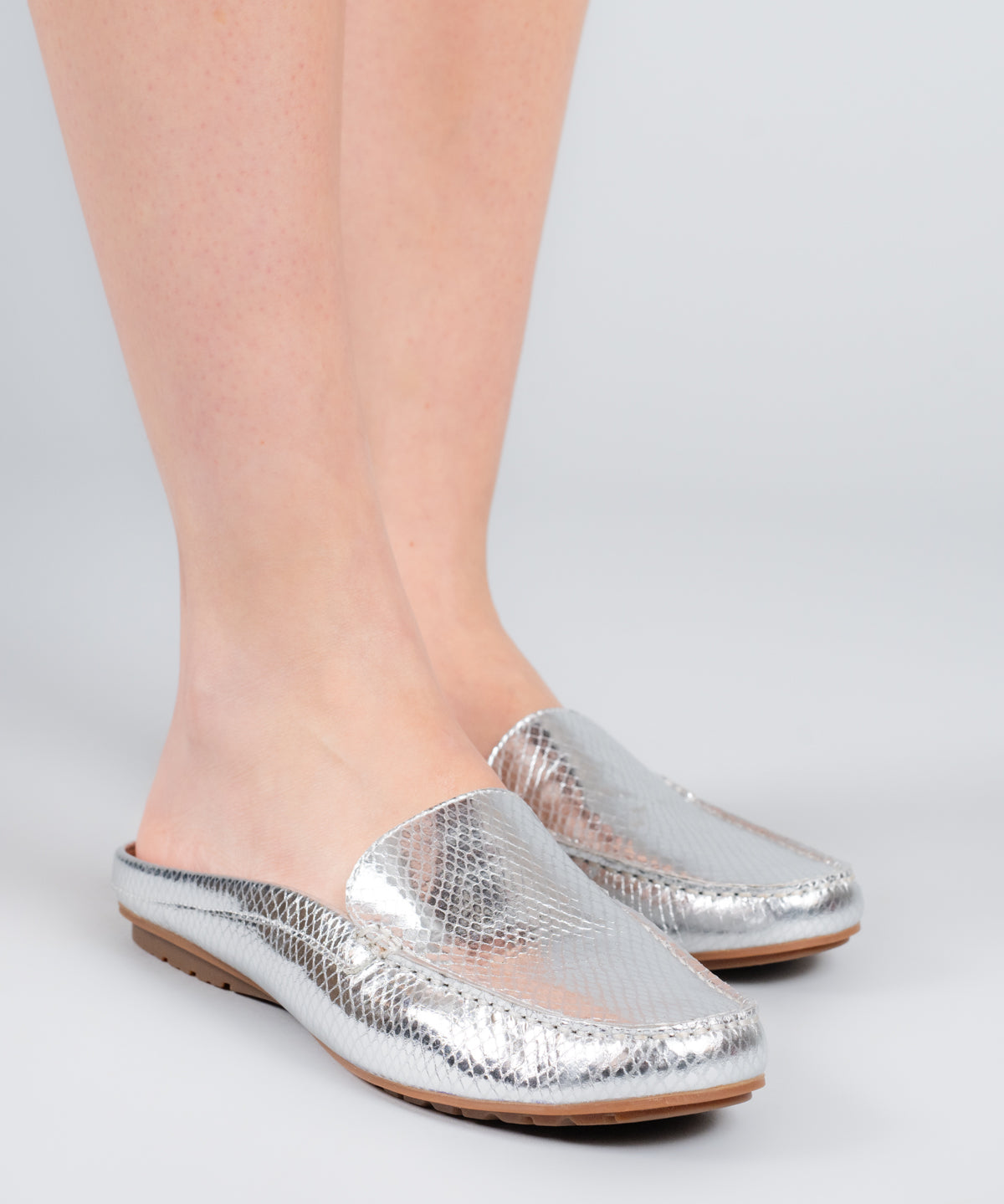 Mocasin Cuero Mujer Metalizado Cabris Gris