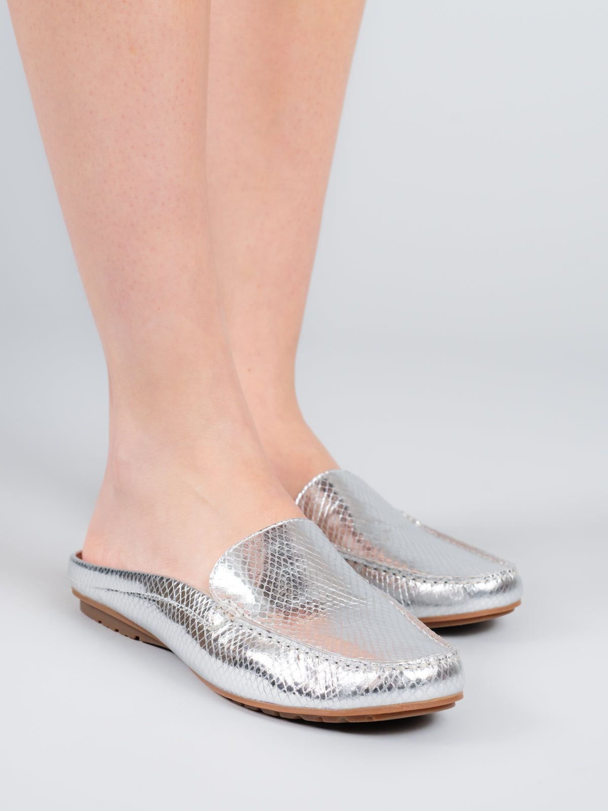 Mocasin Cuero Mujer Metalizado Cabris Gris