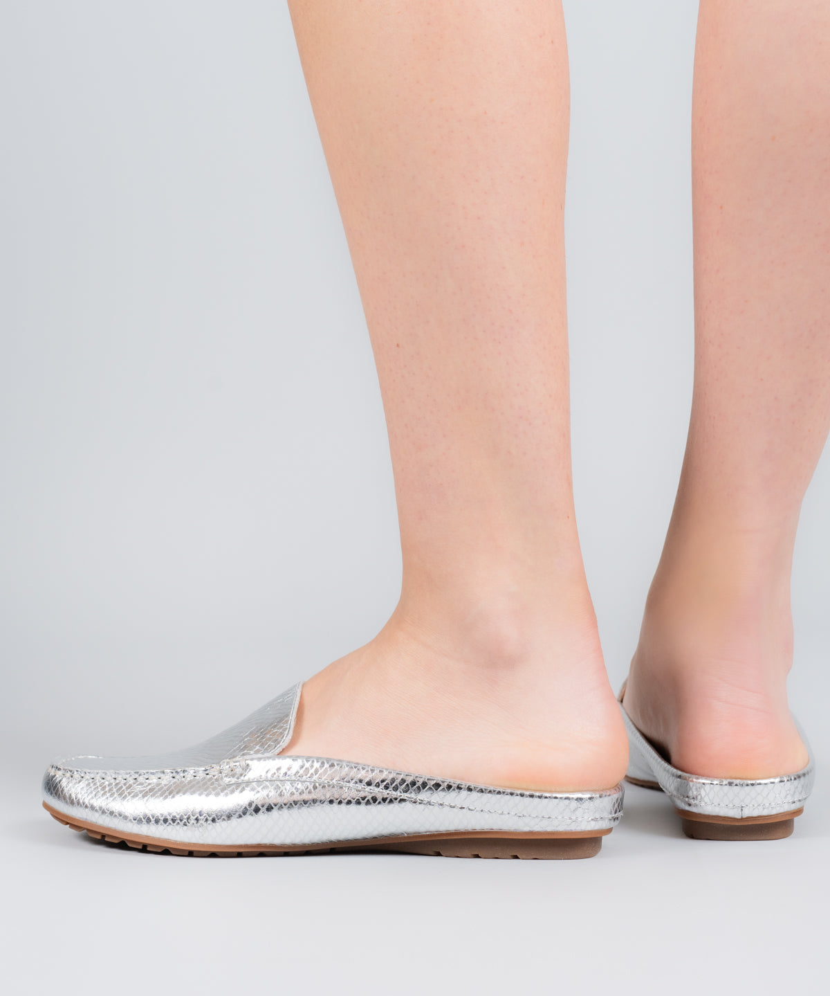 Mocasin Cuero Mujer Metalizado Cabris Gris