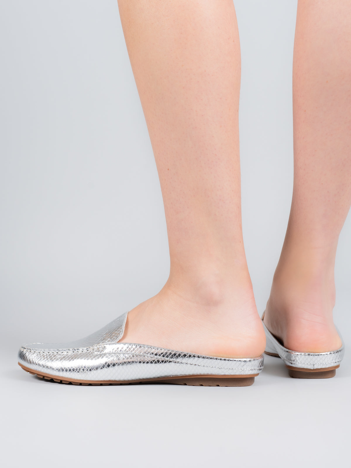 Mocasin Cuero Mujer Metalizado Cabris Gris