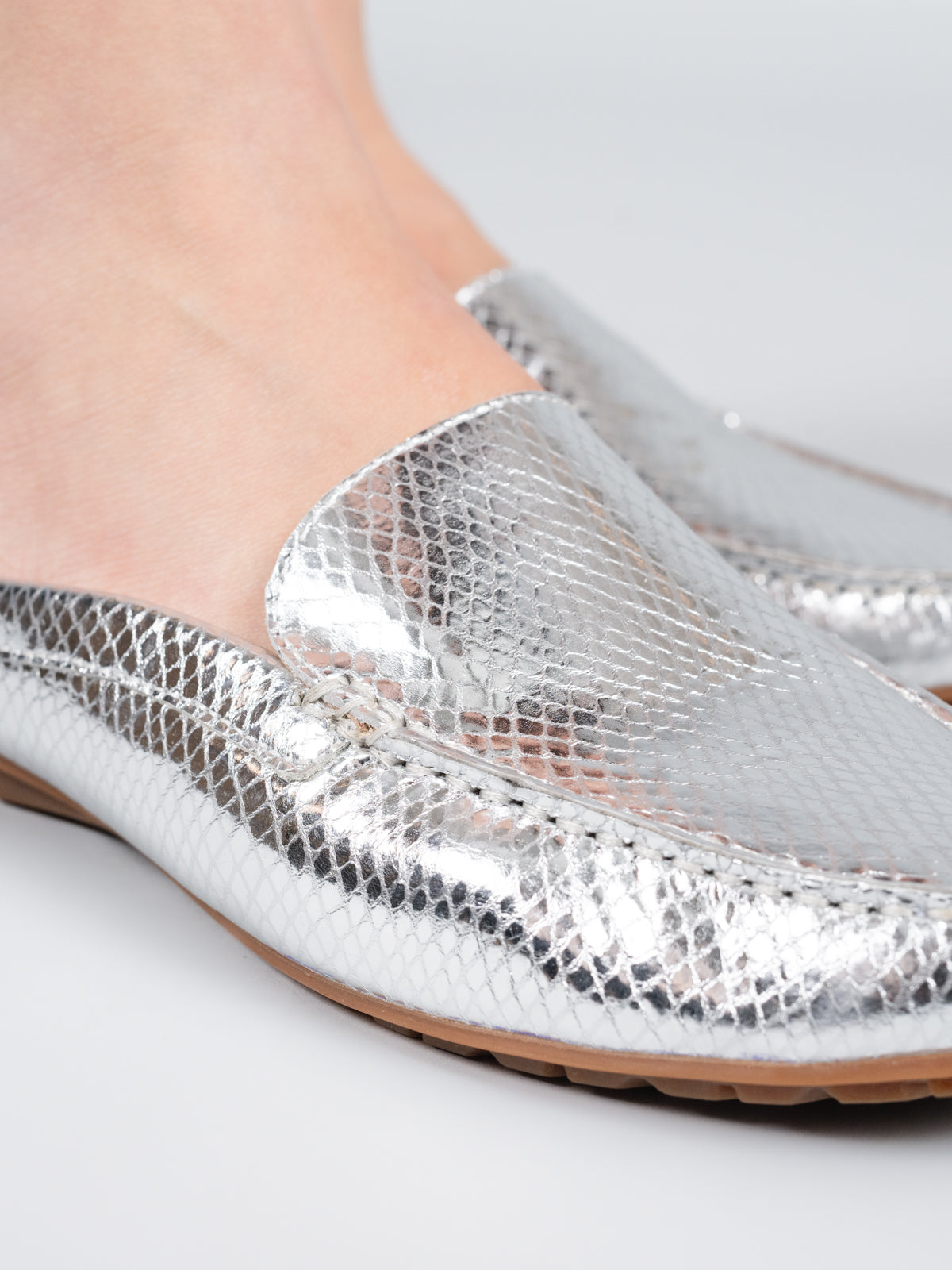 Mocasin Cuero Mujer Metalizado Cabris Gris