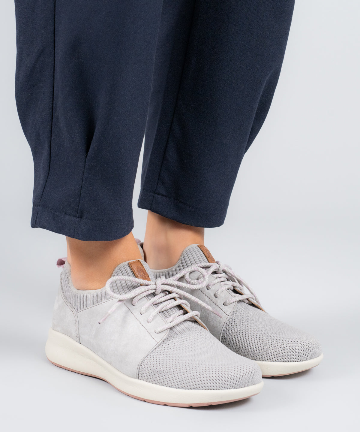 Zapatilla  Mujer Spinal Knit  Gris-Hush Puppies Chile