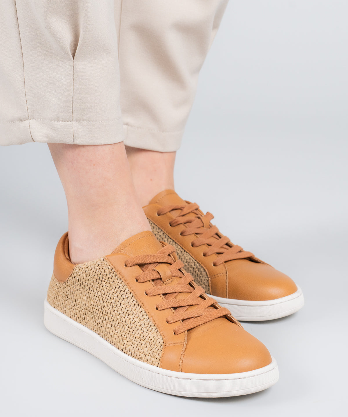 Zapatilla Cuero Mujer Merano Café Claro