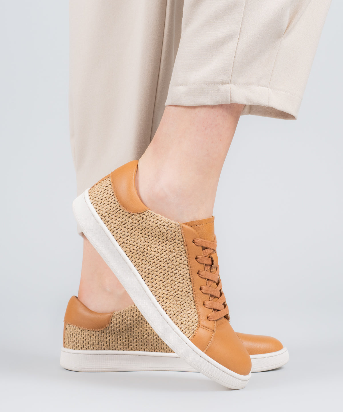 Zapatilla Cuero Mujer Merano Café Claro