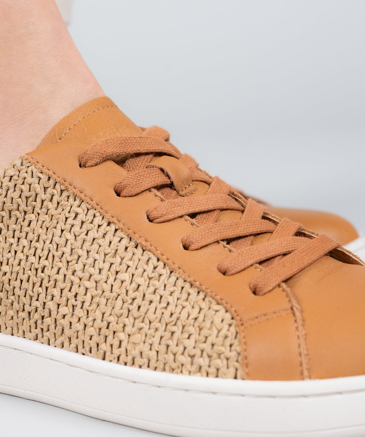 Zapatilla Cuero Mujer Merano Café Claro
